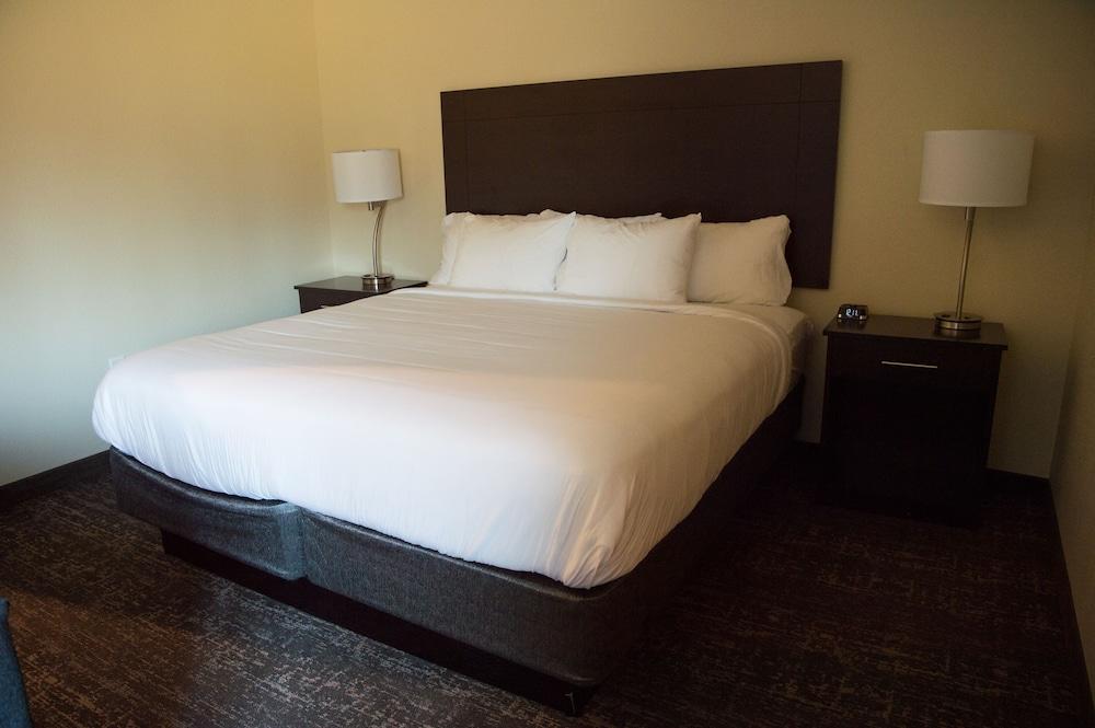 Cobblestone Inn & Suites - Forest City photo 8