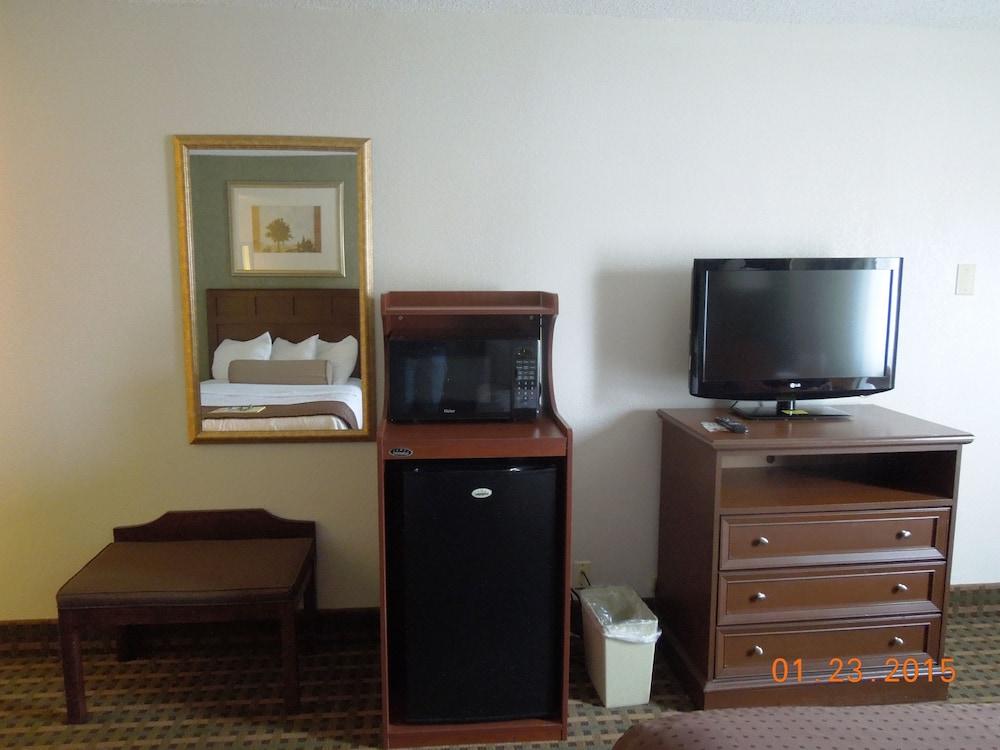 Baymont by Wyndham Marietta photo 12