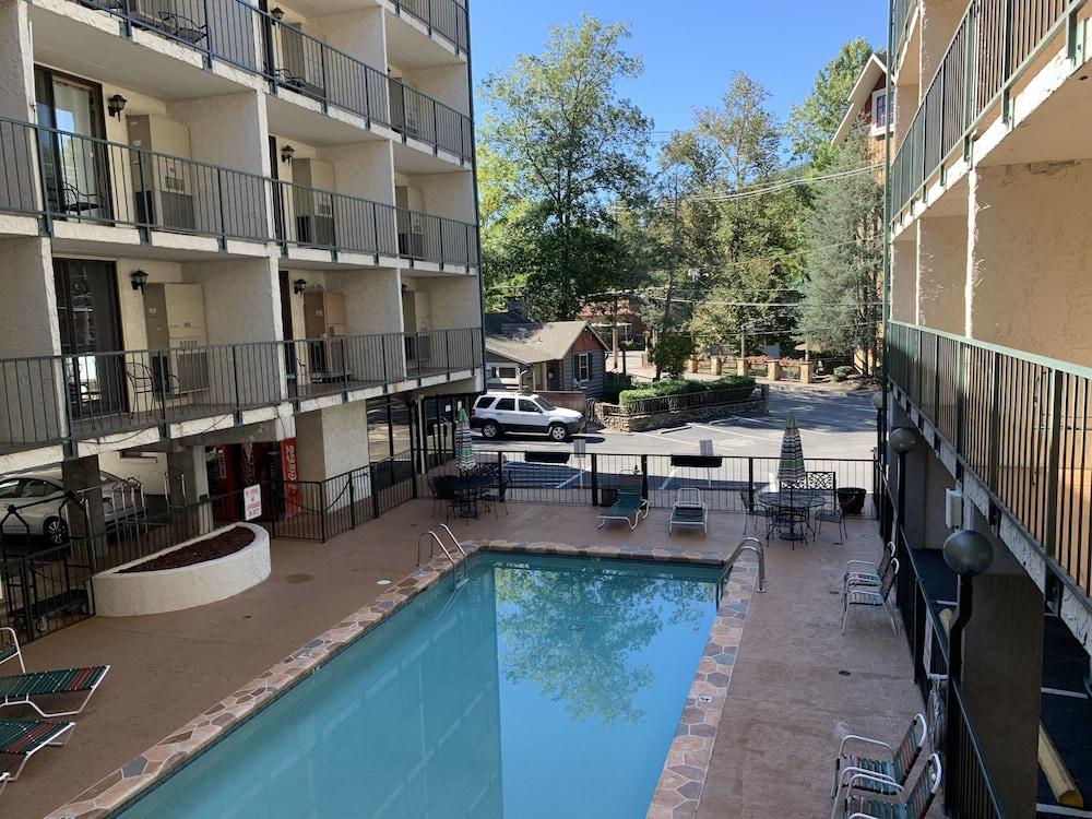 Oak Square Rentals photo 43