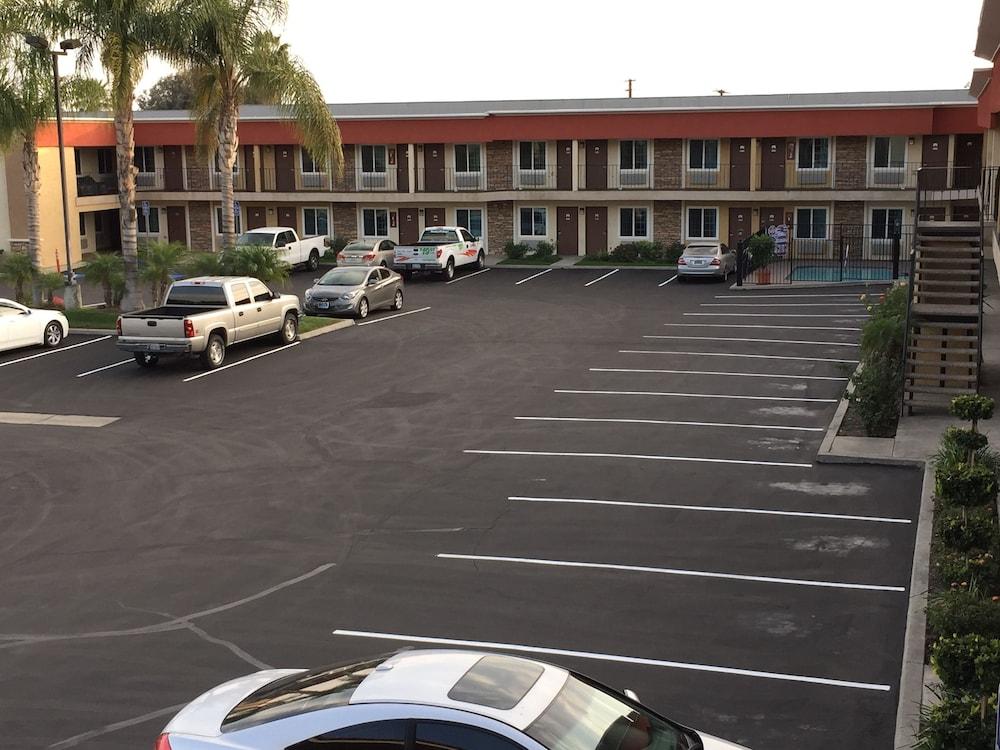 Ontario Inn & Suites photo 53