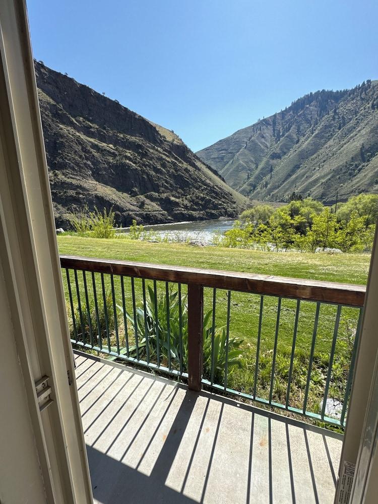 Salmon Rapids Lodge photo 14