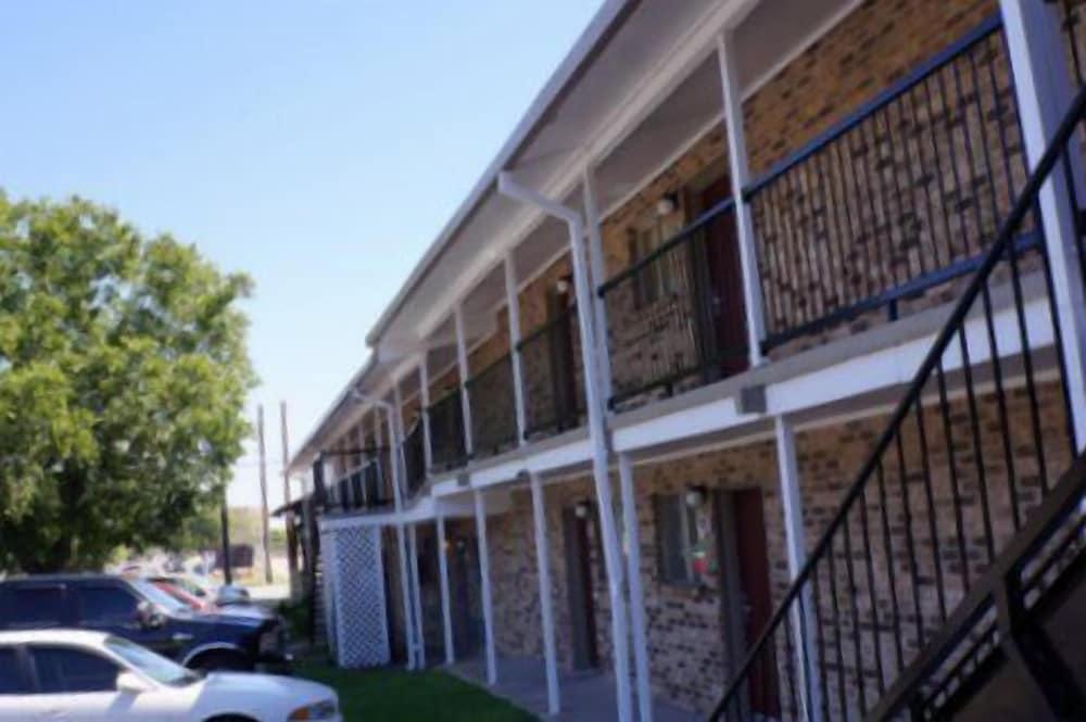 Ranch House Inn and Suites photo 10