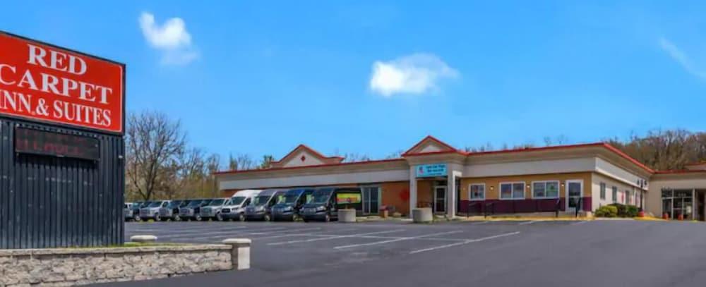 Red Carpet Inn Hazleton photo 30