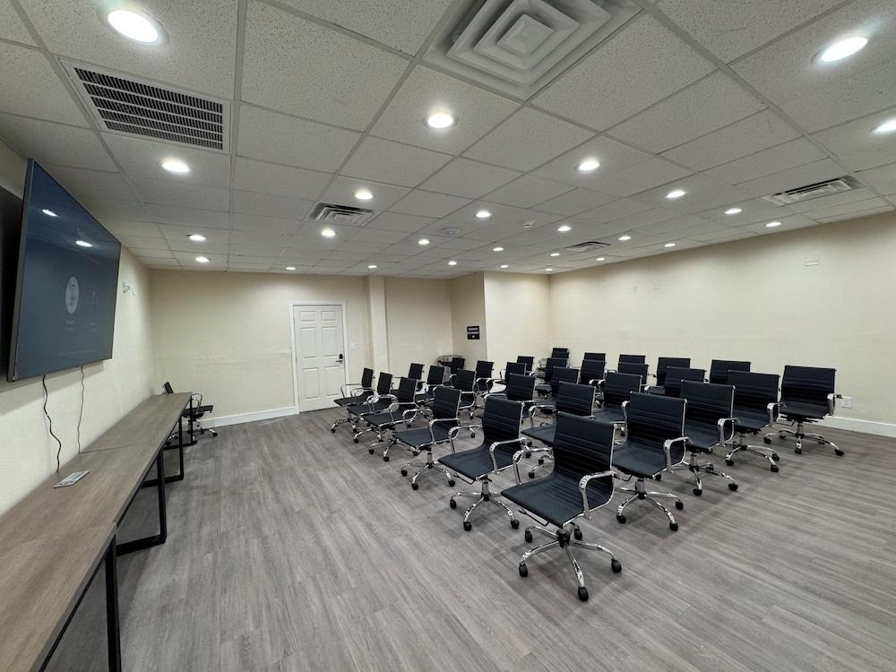 Super 8 by Wyndham Corpus Christi Airport photo 16
