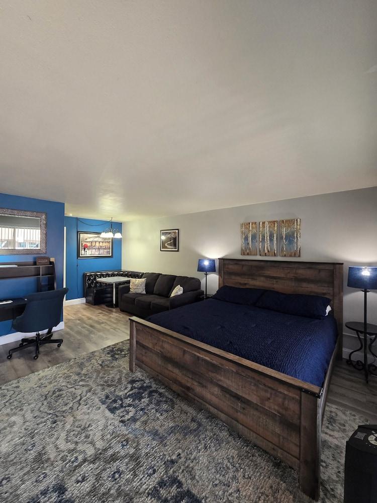 Chateau Rouge Condominiums photo 17