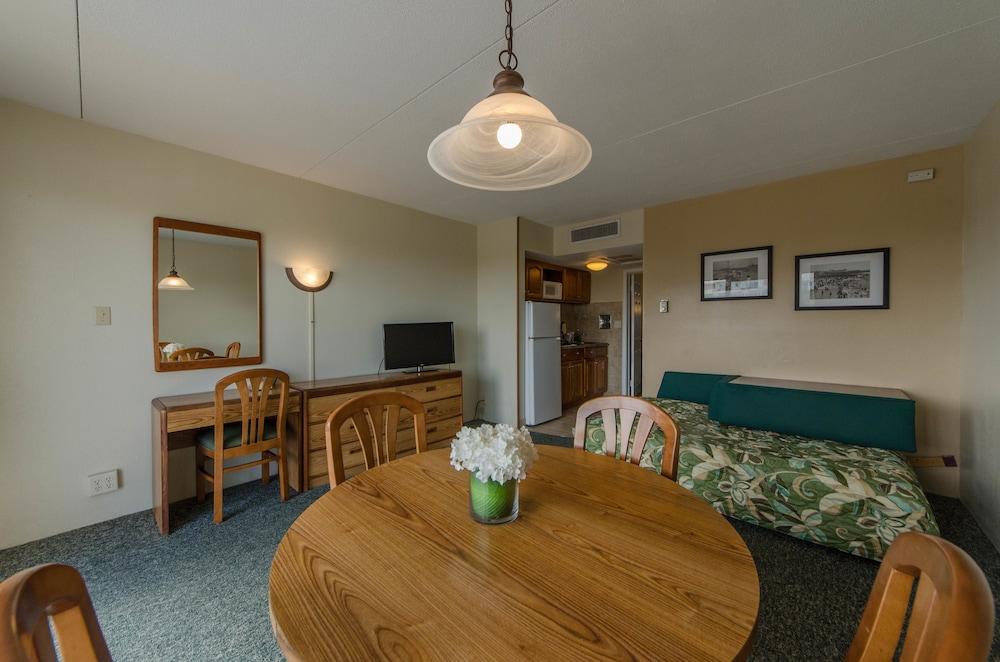 Attache Motel photo 69