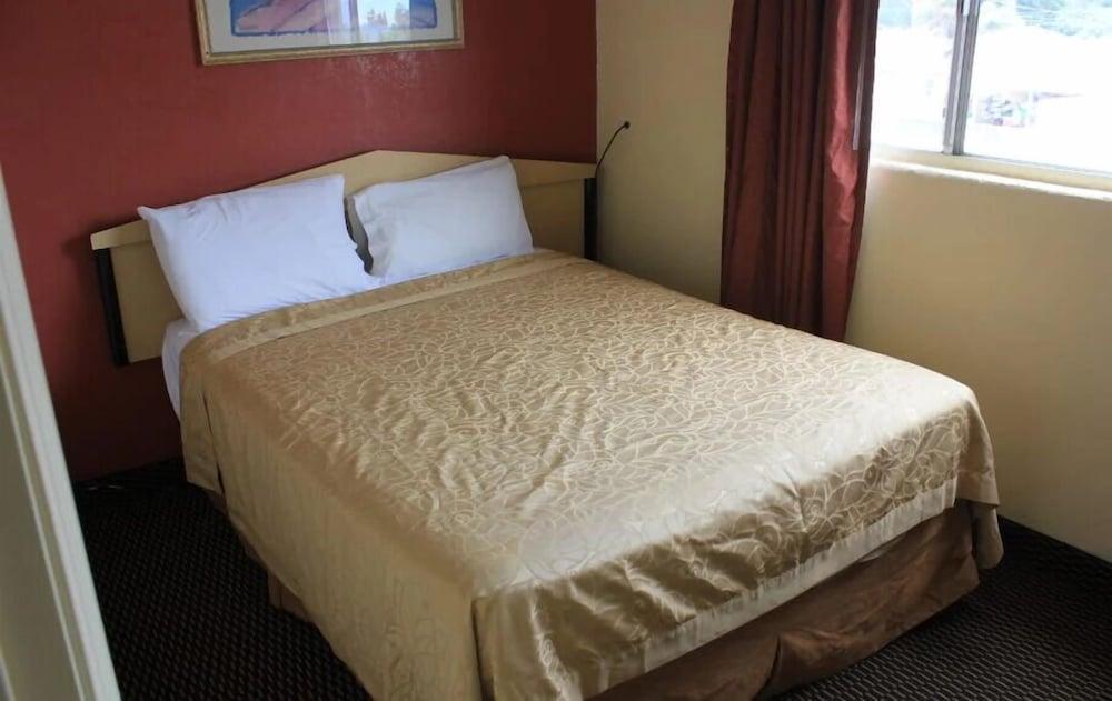 ECONOMY INN photo 3