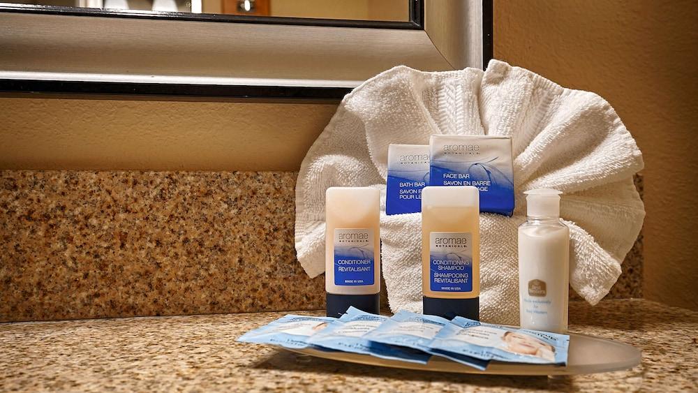 Best Western Plus Rose City Conference Center Inn photo 14