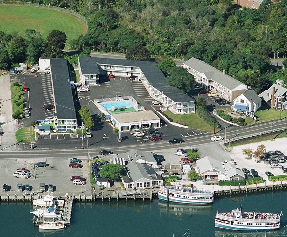 Ocean Street Inn on Hyannis Harbor photo 2