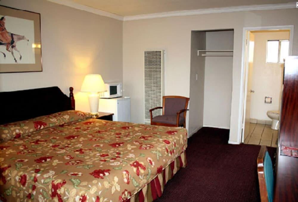 Sunset Inn and Suites photo 2