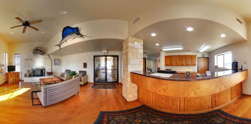 Days Inn & Suites by Wyndham Llano photo 4