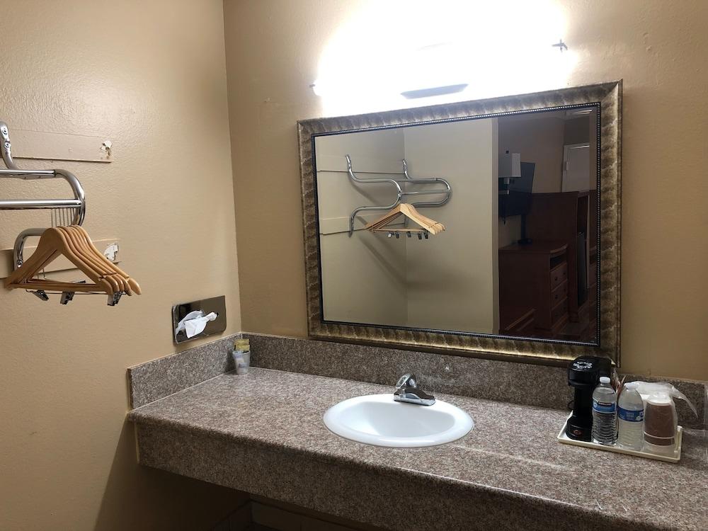 Orange Tustin Inn photo 11