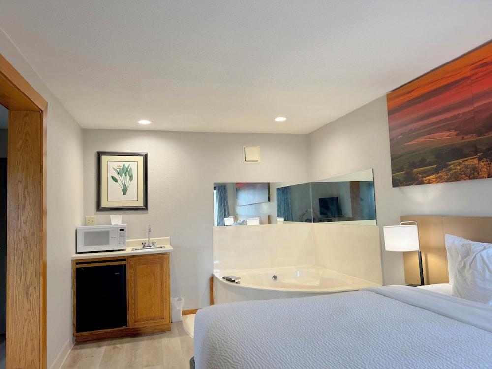 Days Inn by Wyndham Mason City photo 22