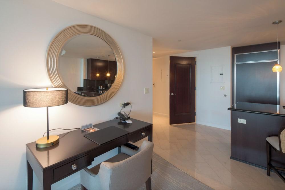 Residences at Fontainebleau Miami photo 54
