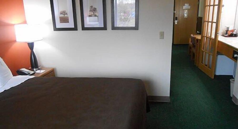 AmericInn by Wyndham Mora photo 18