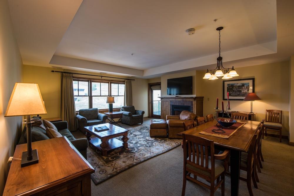 The Lodge at Mountaineer Square, A Vail Resorts Property photo 49