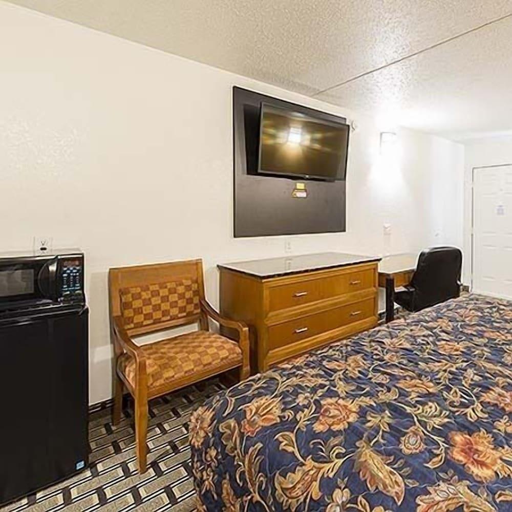Motel 6 Houston, TX - Brookhollow photo 4