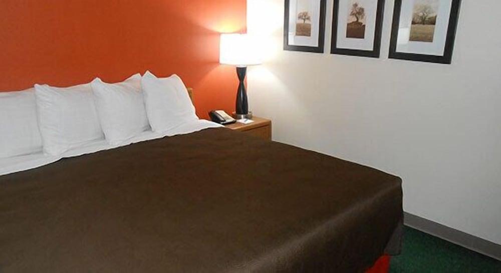 AmericInn by Wyndham Mora photo 10