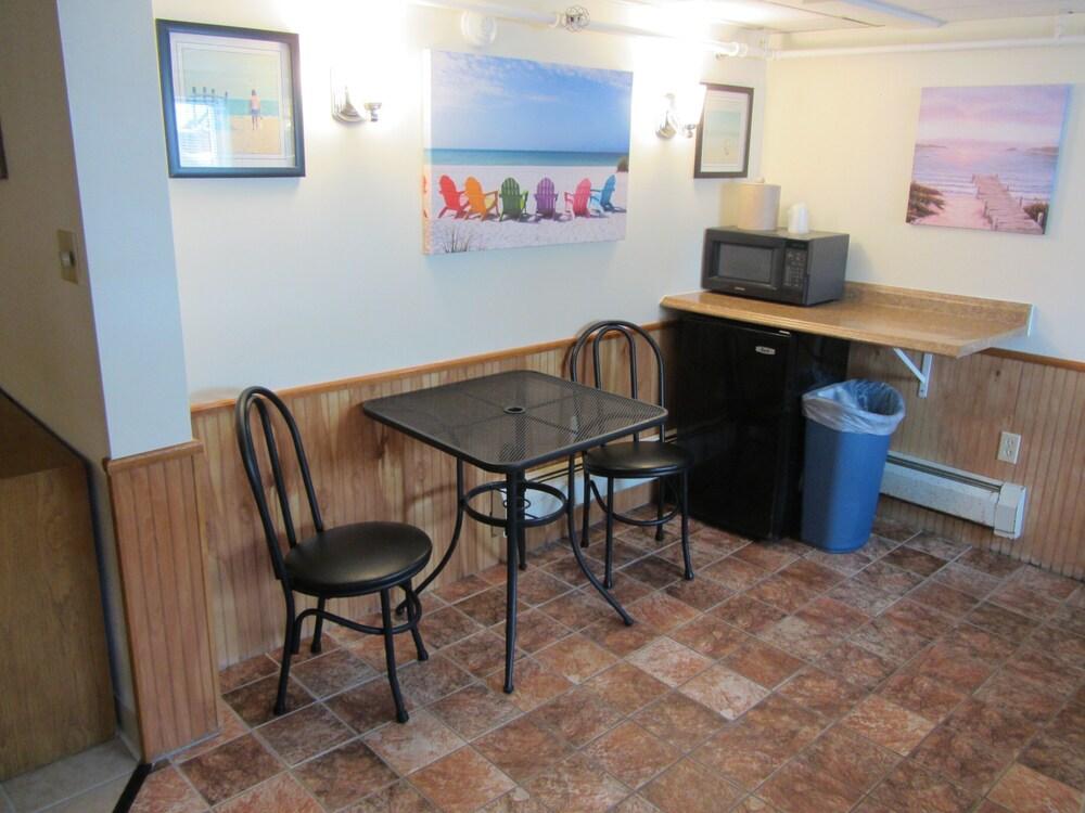 Green Dolphin Motel photo 39