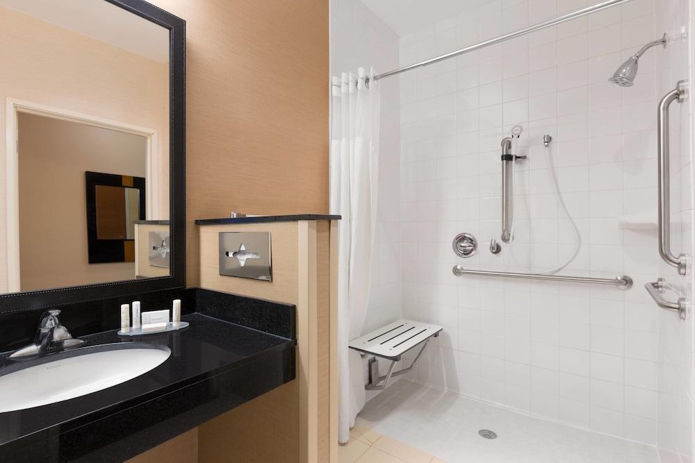 Comfort Inn & Suites Houston North - Spring photo 15