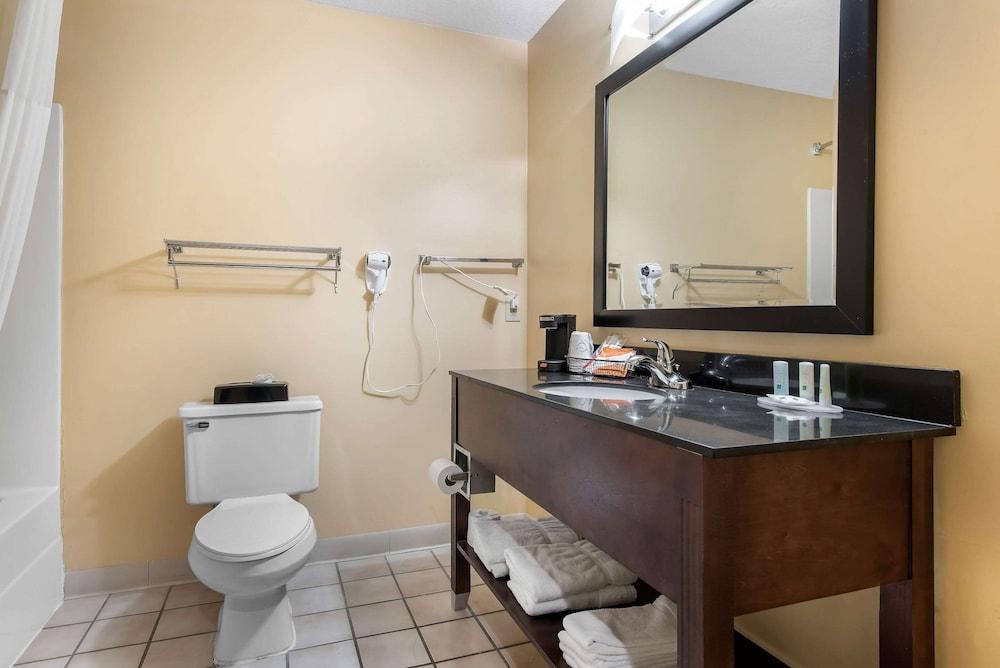Quality Inn & Suites Lebanon I-65 photo 34