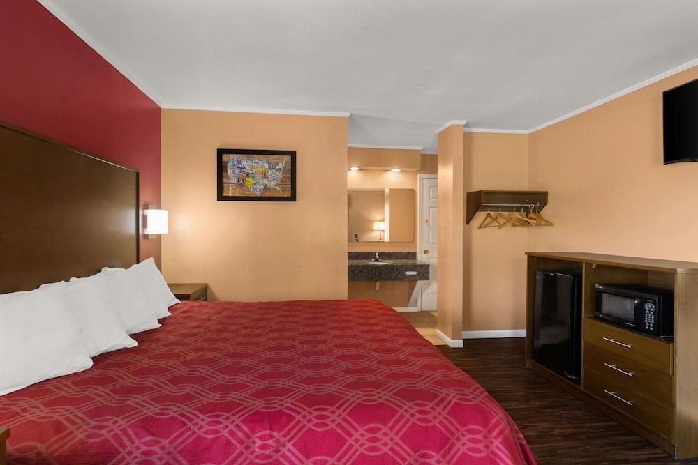 Econo Lodge Cornersville I-65 photo 10