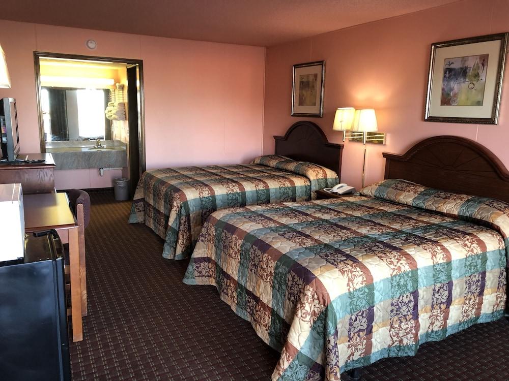 Regency Inn photo 11