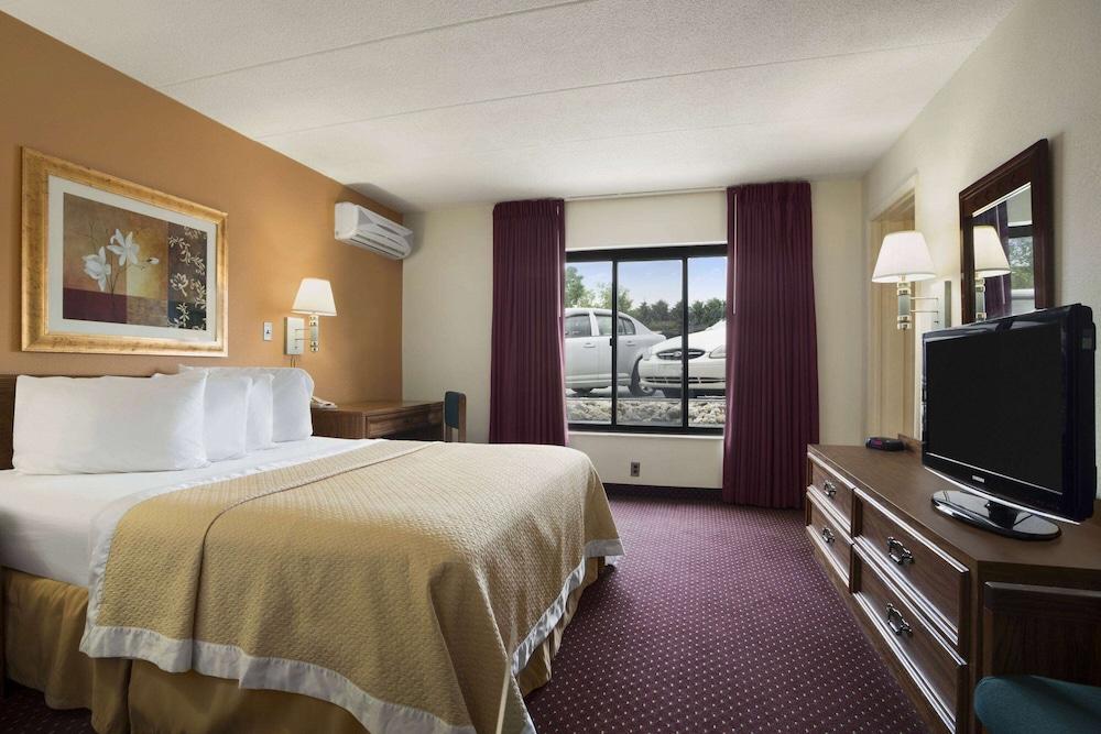 Ramada by Wyndham Pittsburgh/New Stanton photo 8