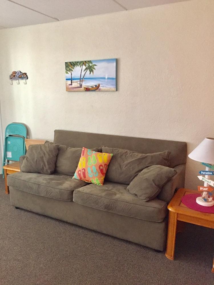 Lollipop Motel photo 35