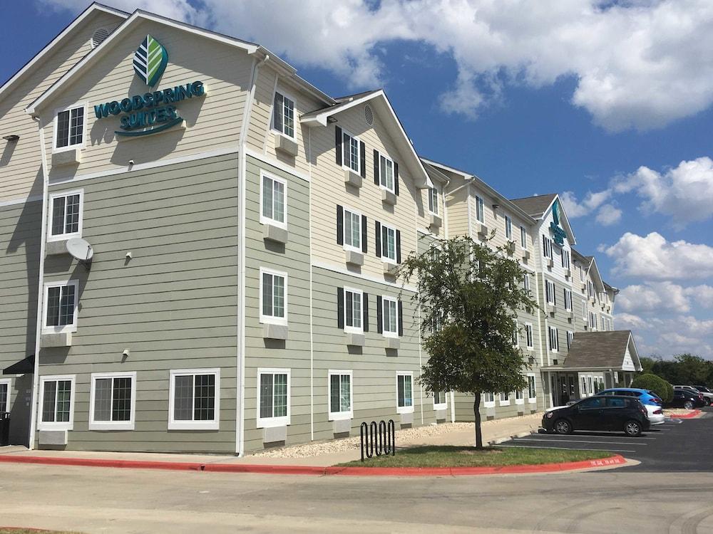 Suburban Studios Watford City photo 2