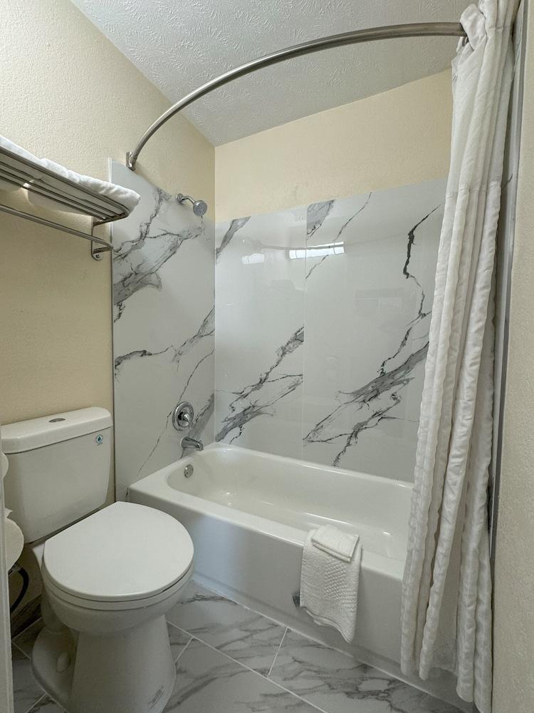 Quality Inn Mason Near Kings Island photo 25