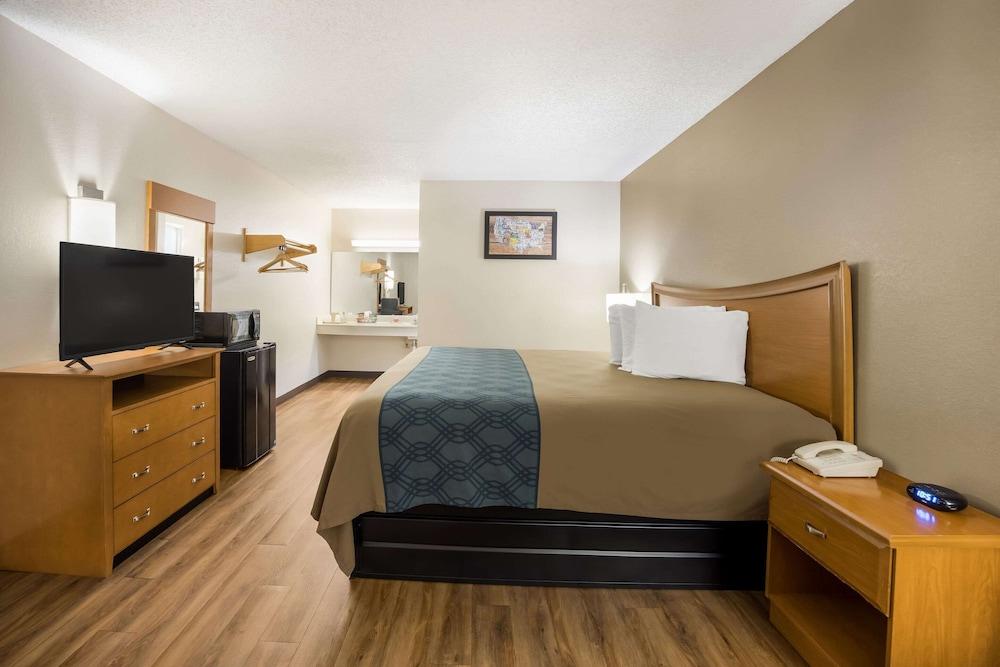 Econo Lodge Live Oak photo 36