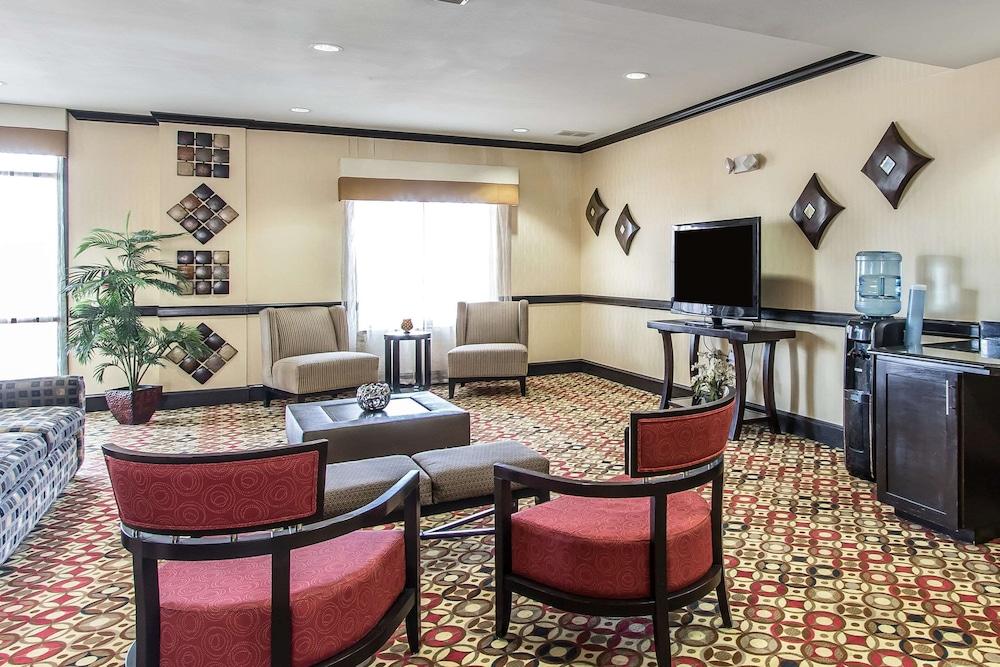 Comfort Suites Lawton Near Fort Sill photo 3