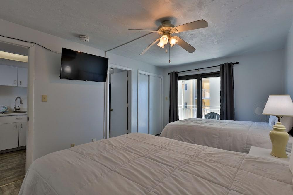 Coastal Waters Inn photo 27