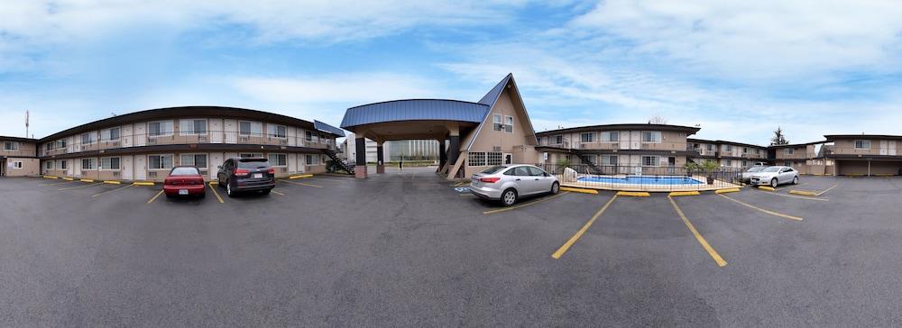 University Inn & Suites photo 39