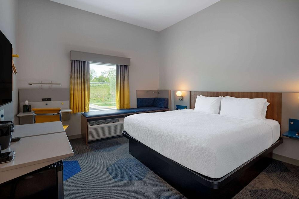 Microtel Inn & Suites by Wyndham Winchester photo 11