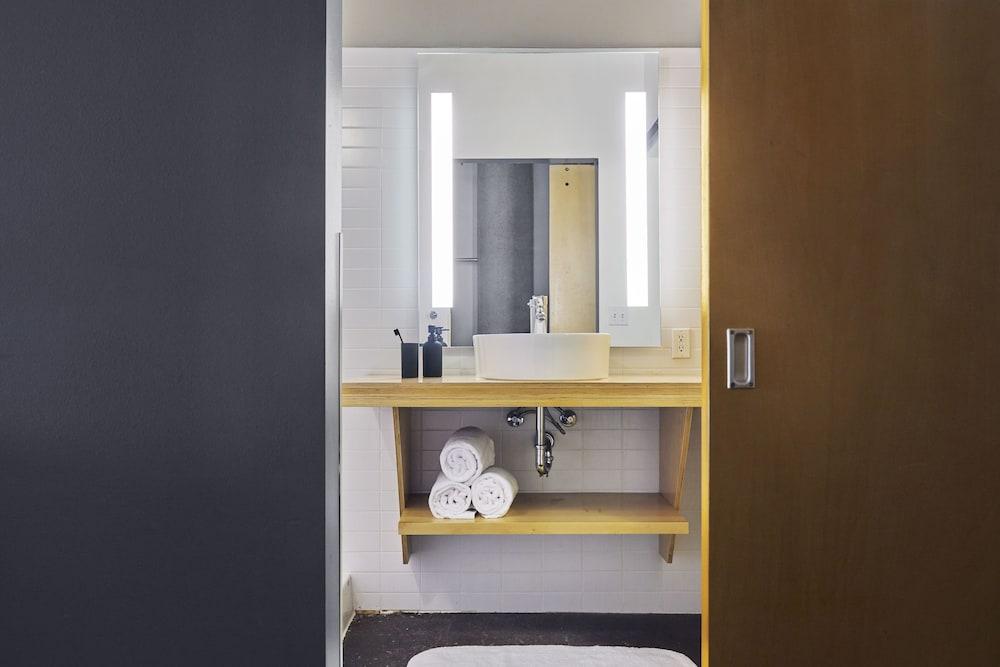 Canvas Hotel Dallas photo 28
