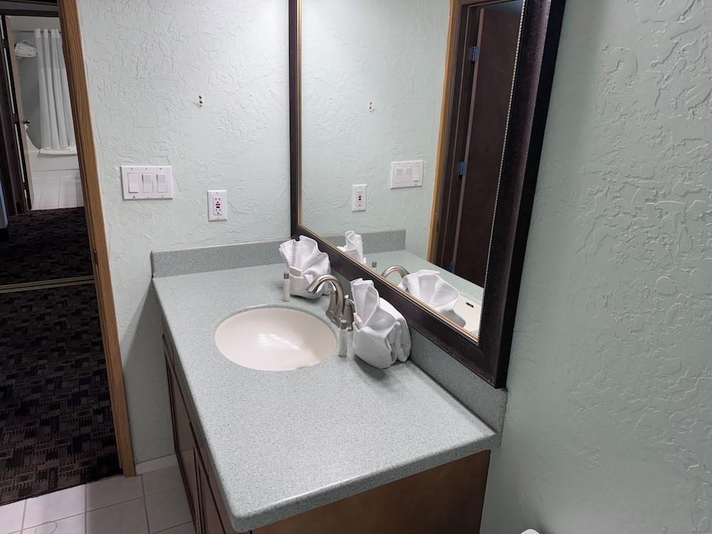 Promenade Inn & Suites Oceanfront photo 26
