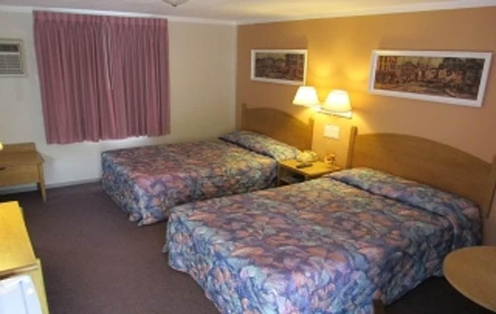 Carriage Inn Motel photo 8