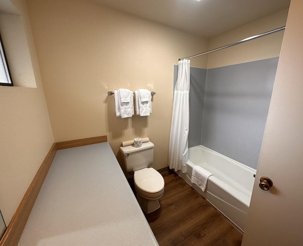 Astoria Crest Motel photo 88