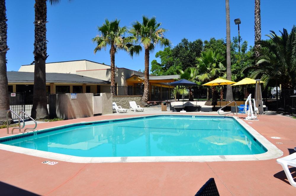 Prodigy Hotel, a Days Inn by Wyndham photo 34