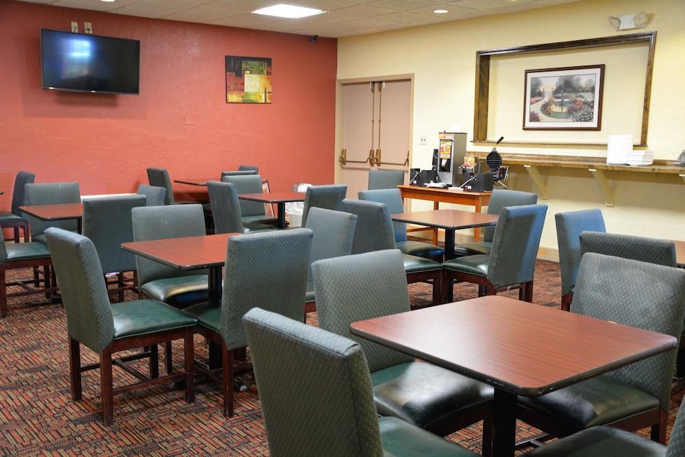 Columbus Grand Hotel & Banquet Center photo 17