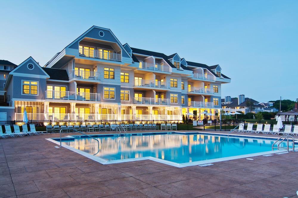 Water's Edge Resort & Spa photo 31