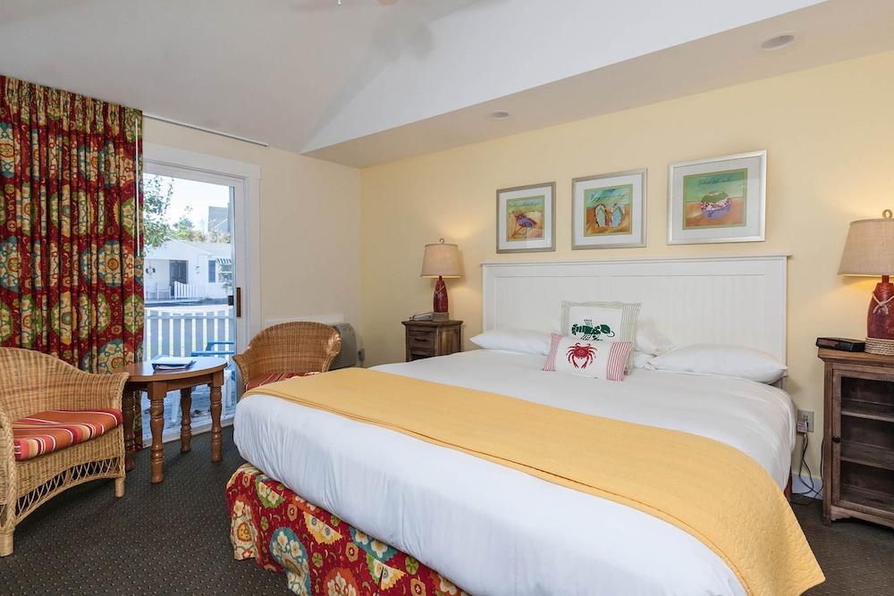 Glen Cove Inn & Suites photo 20