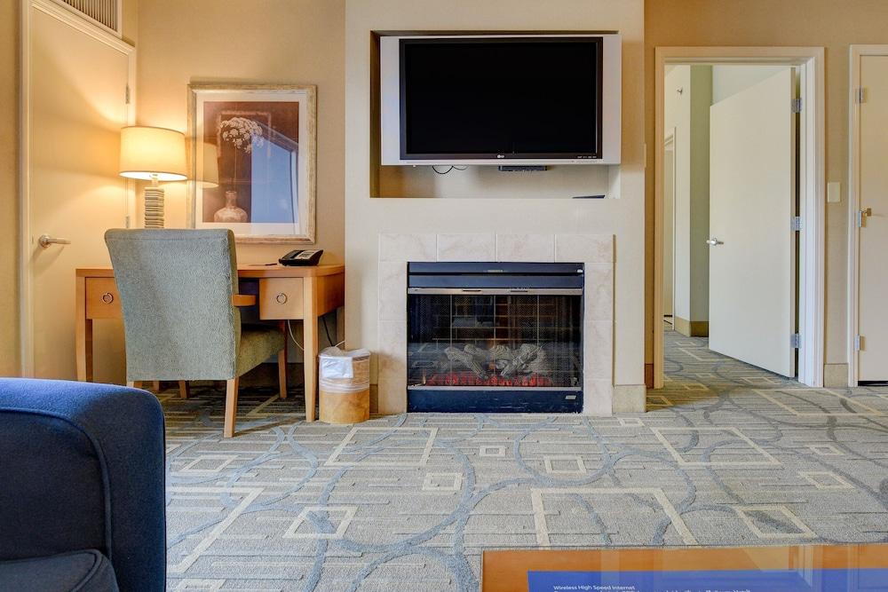 Sapphire Skyline Premium Suite photo 30