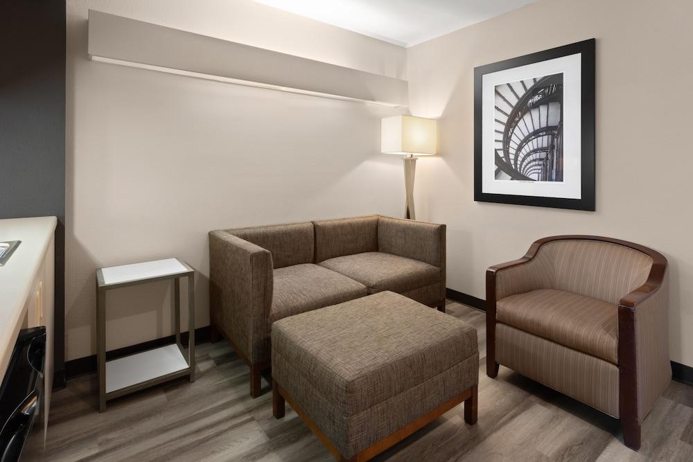 Americas Best Value Inn & Suites Racine photo 27