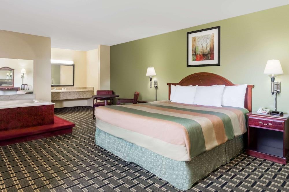 Days Inn by Wyndham Blakely photo 2