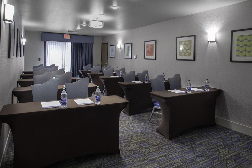 Holiday Inn Express & Suites Interstate 90 by IHG photo 28