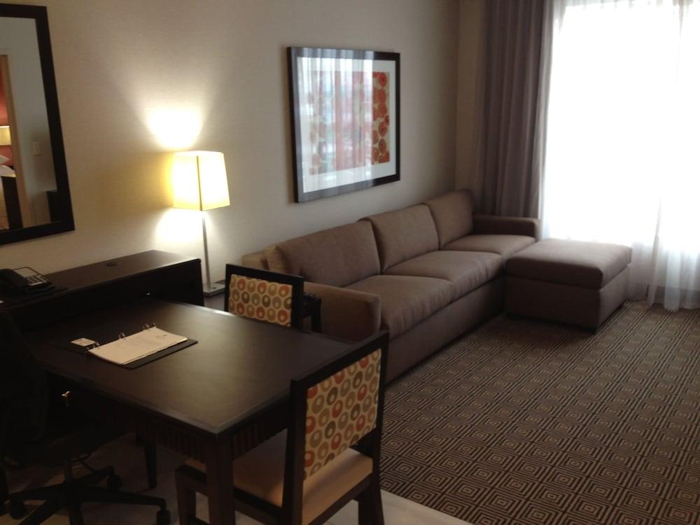 Embassy Suites Newark Airport photo 21
