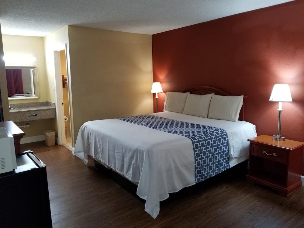 Econo Inn photo 18